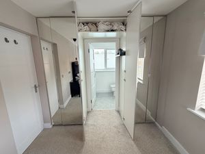 Fitted wardrobes/en-suite- click for photo gallery